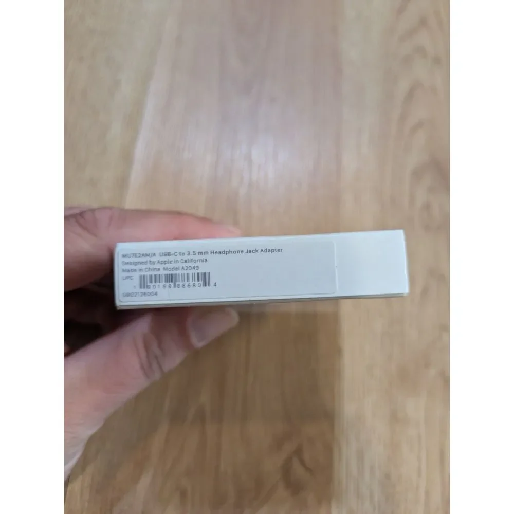 Apple USB-C to‎ Headphone Jack Adapter